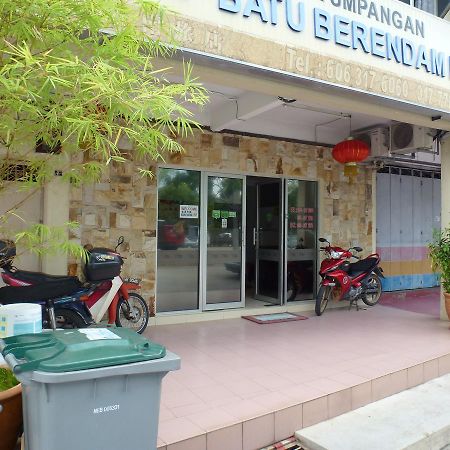 Batu Berendam Inn Kampong Sungai Putat Kültér fotó