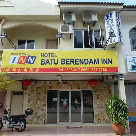 Batu Berendam Inn Kampong Sungai Putat Kültér fotó