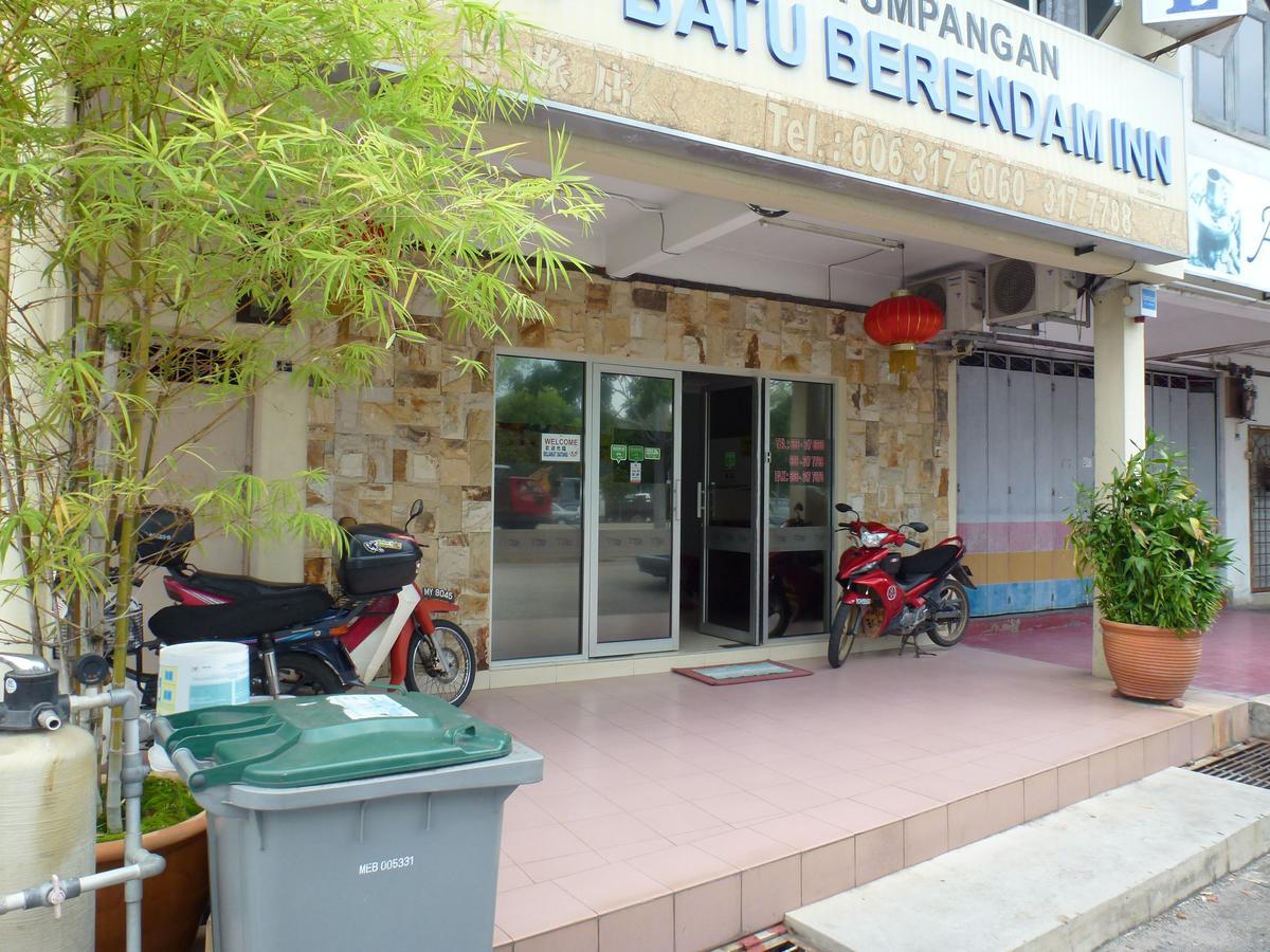 Batu Berendam Inn Kampong Sungai Putat Kültér fotó