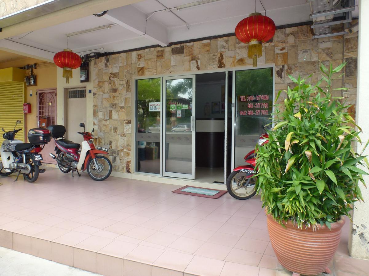 Batu Berendam Inn Kampong Sungai Putat Kültér fotó