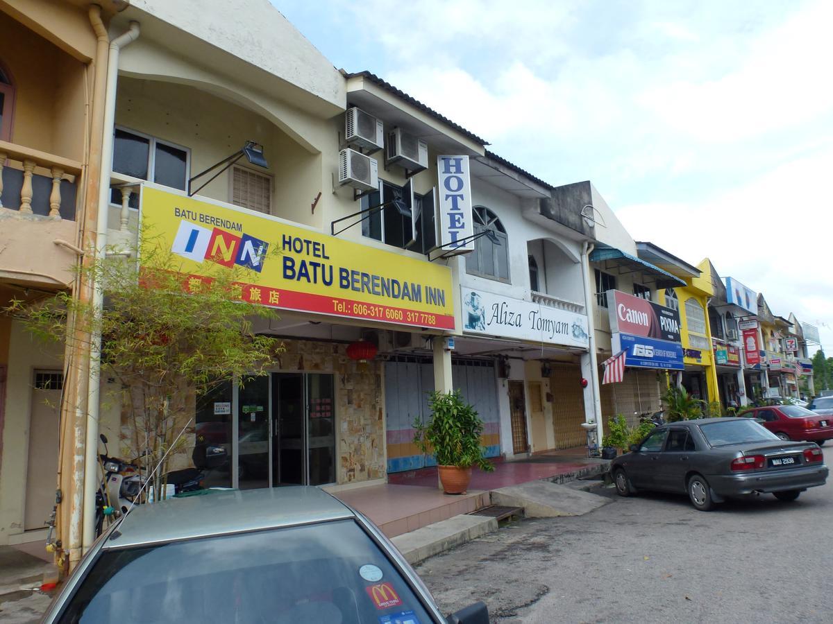 Batu Berendam Inn Kampong Sungai Putat Kültér fotó