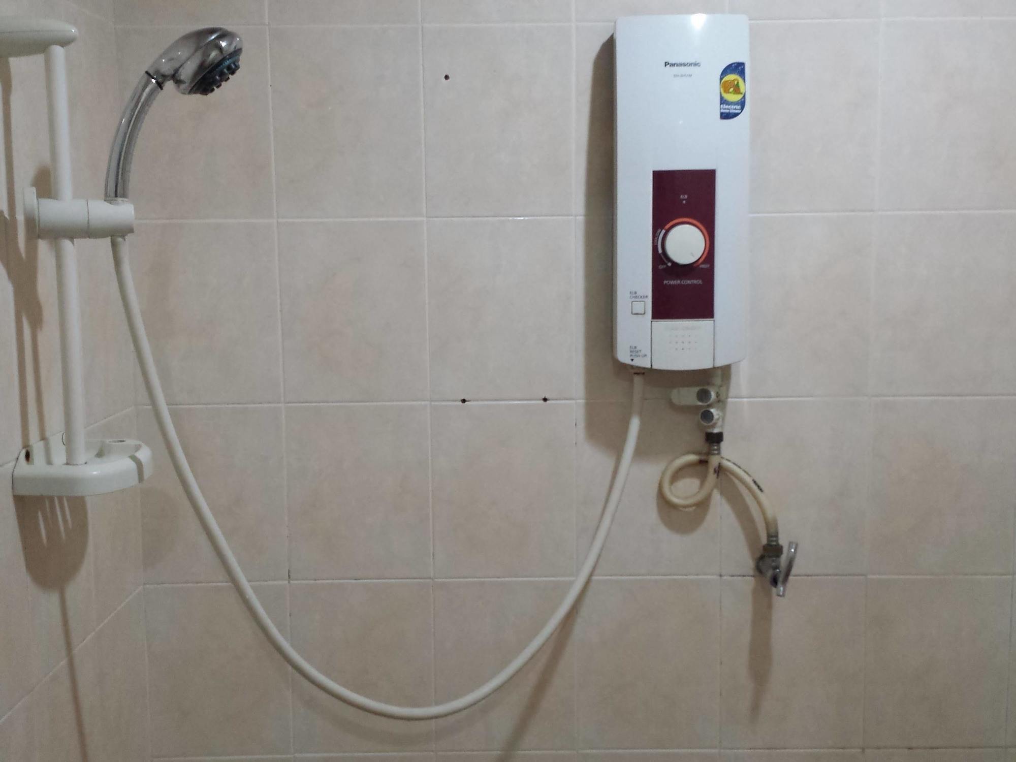 Batu Berendam Inn Kampong Sungai Putat Kültér fotó
