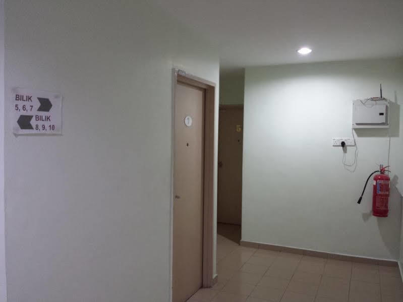 Batu Berendam Inn Kampong Sungai Putat Kültér fotó