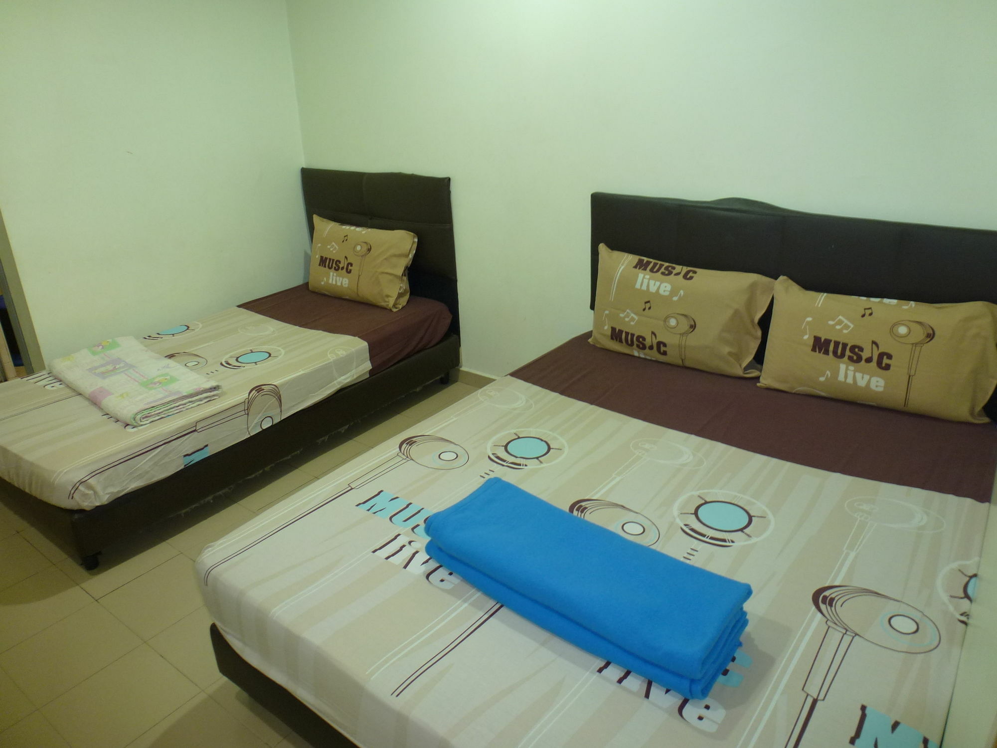 Batu Berendam Inn Kampong Sungai Putat Kültér fotó