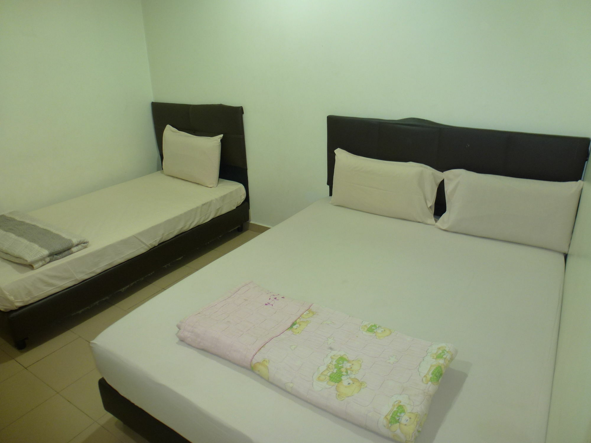 Batu Berendam Inn Kampong Sungai Putat Kültér fotó