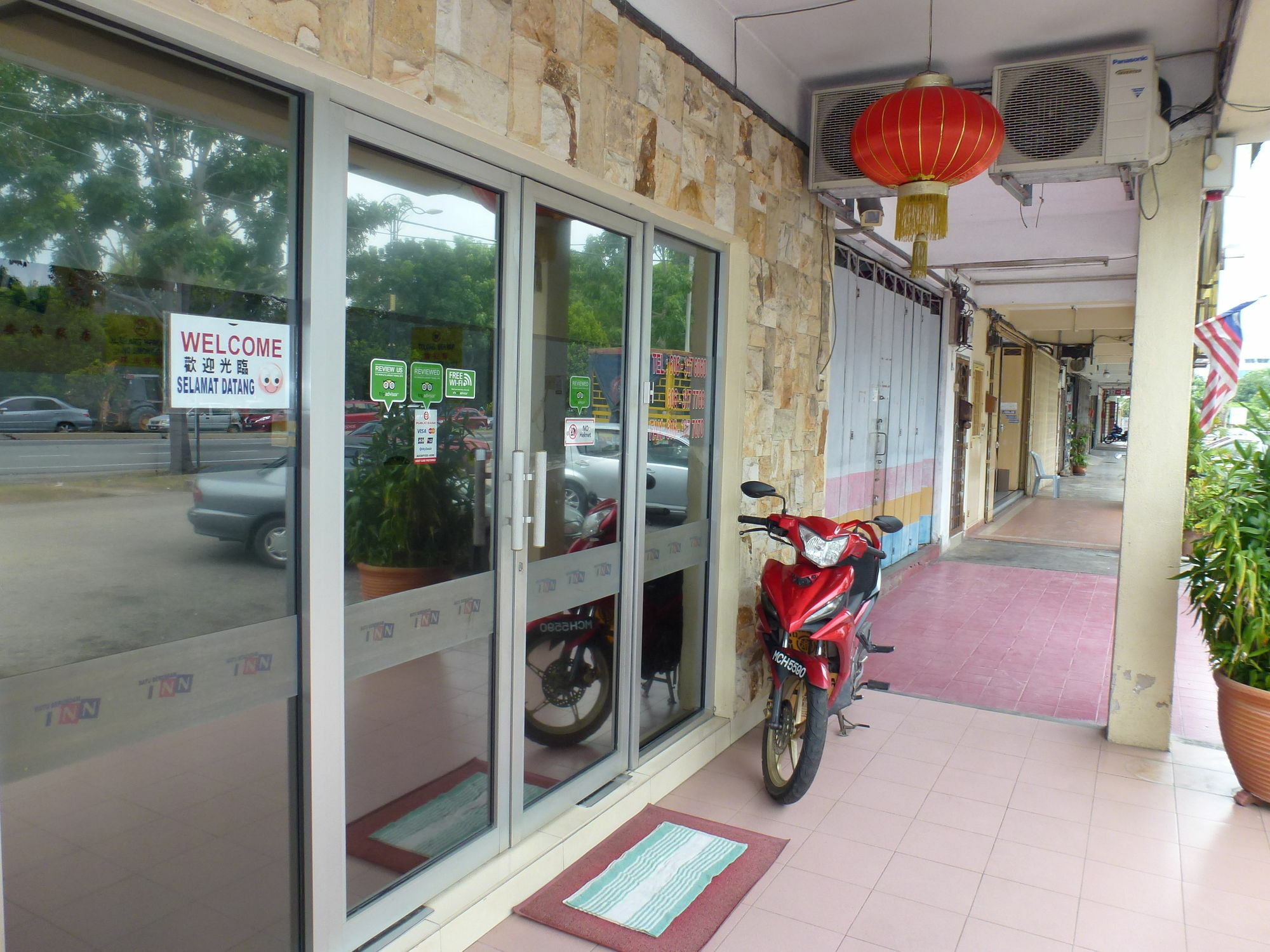 Batu Berendam Inn Kampong Sungai Putat Kültér fotó